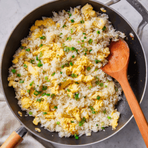 Read more about the article Your New Go-To Meal: 10 min. Easy Egg Fried Rice (only 6 ingredients!)
